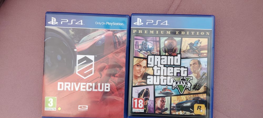 Vând PS 4 in stare buna