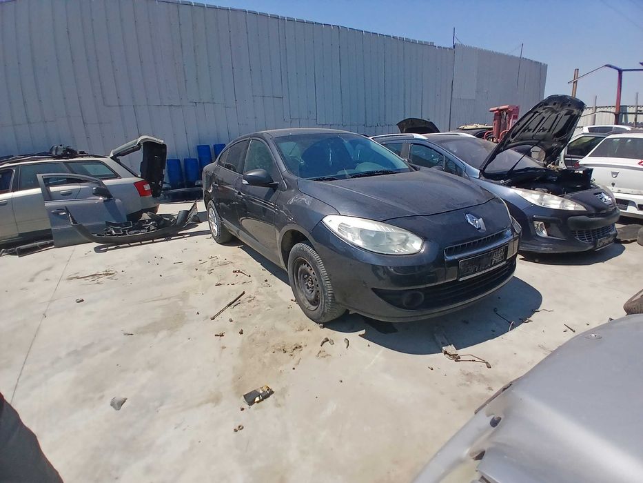dezmembrez renault fluence
