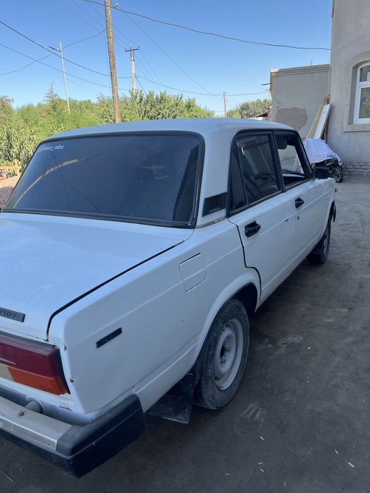 Vaz 2107 sotiladi