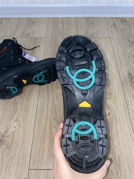 Продается спецодежда,комбинезоны,сапоги