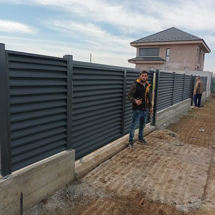 Garduri si porti stil jaluzea, sipca metalica, tabla cutata