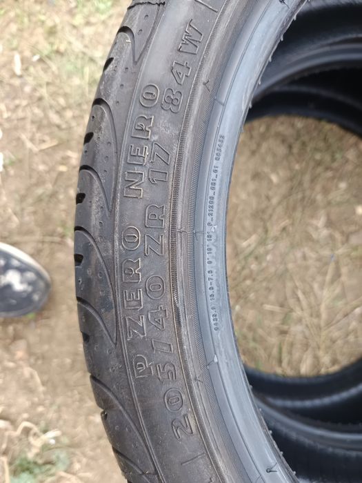 Vând 3 anvelope arată ca noi