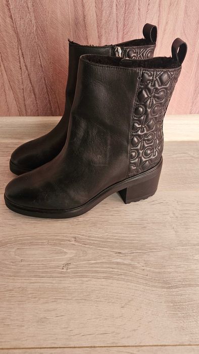 Зимни боти нови неупотребявани-Calvin Klein