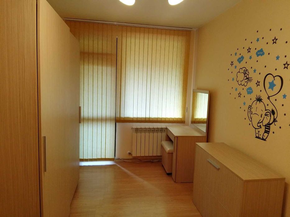 Дава се под наем Двустаен апартамент в Плевен, Идеален център - 65 кв.м за 306 € - Снимка #3