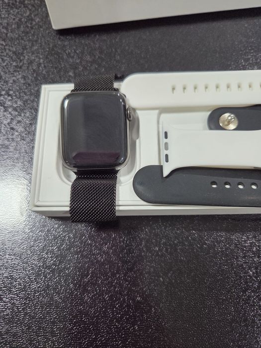 Vand ceas apple seria 6 ca nou