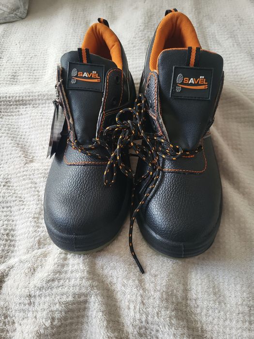 Продам спецобувь размер 43.