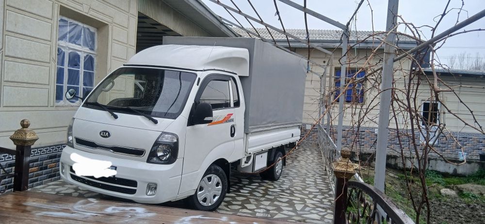 Kia bongo sotiladi yili 2020 xama joyi zur ishlaydi aybi yuq