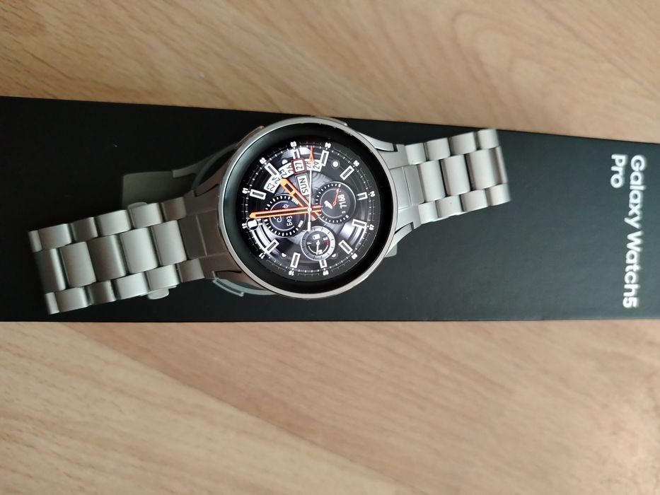 Часовник Samsung Galaxy watch 5 pro
