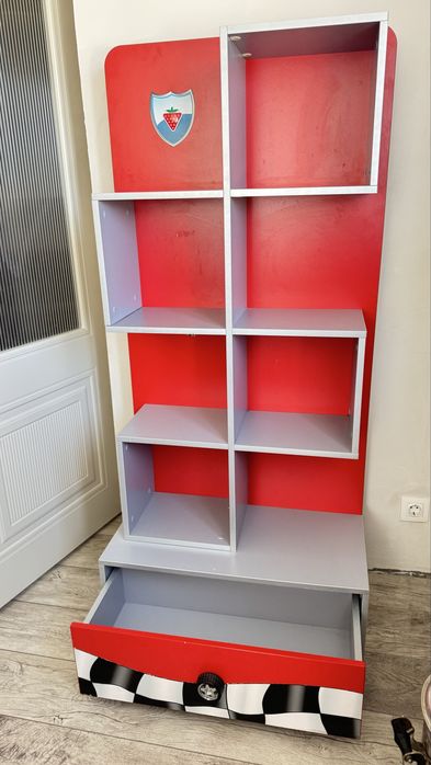 Детский книжный шкаф
