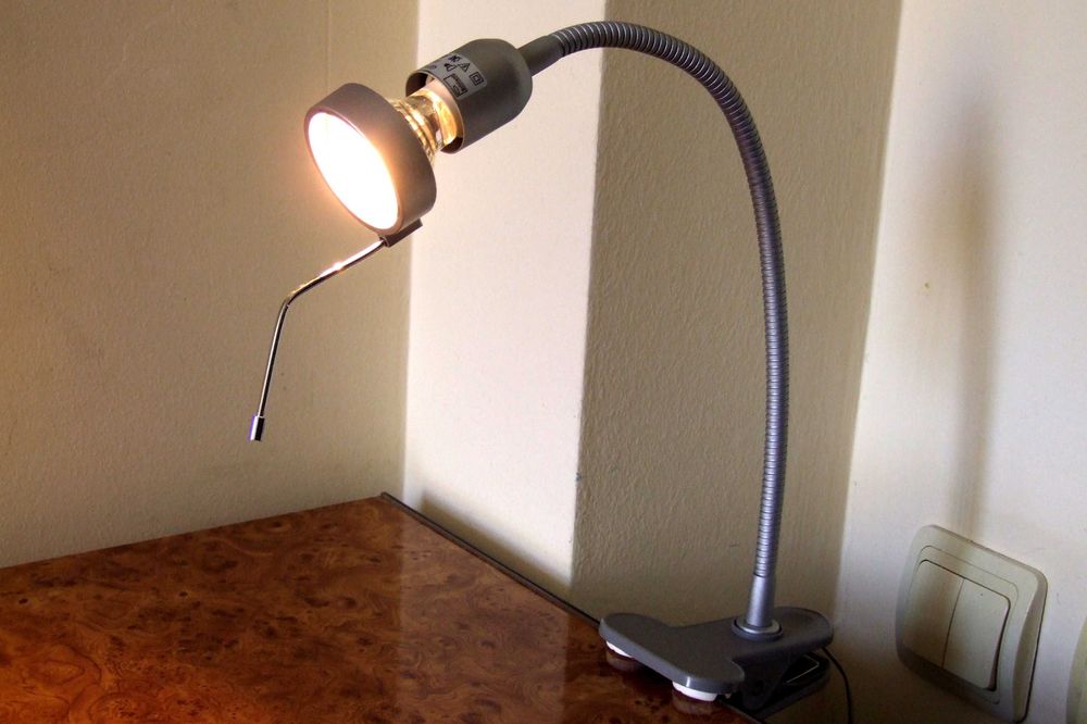 Corp de iluminat BRILLIANT cu clips - flexibil, puternic, economic NOU