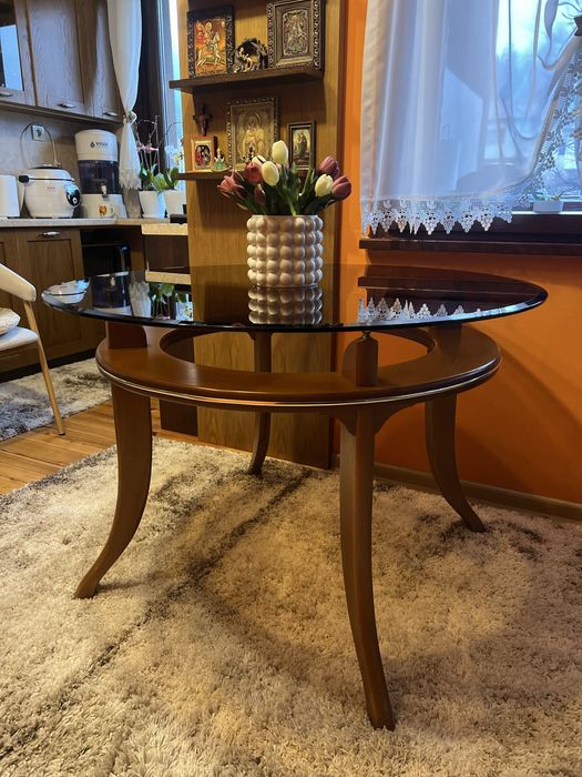 Продавам комплект маси и 6 стола от масивно дърво и стъкло – 350 €