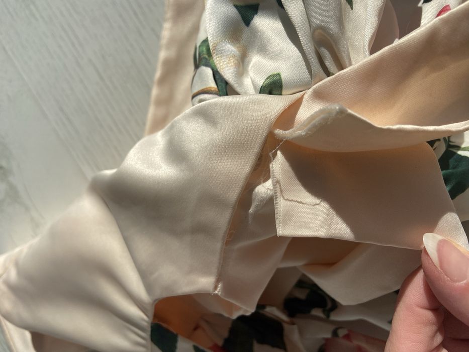 Красива, официална детска рокля за 6-7 години, има нужда от корекция