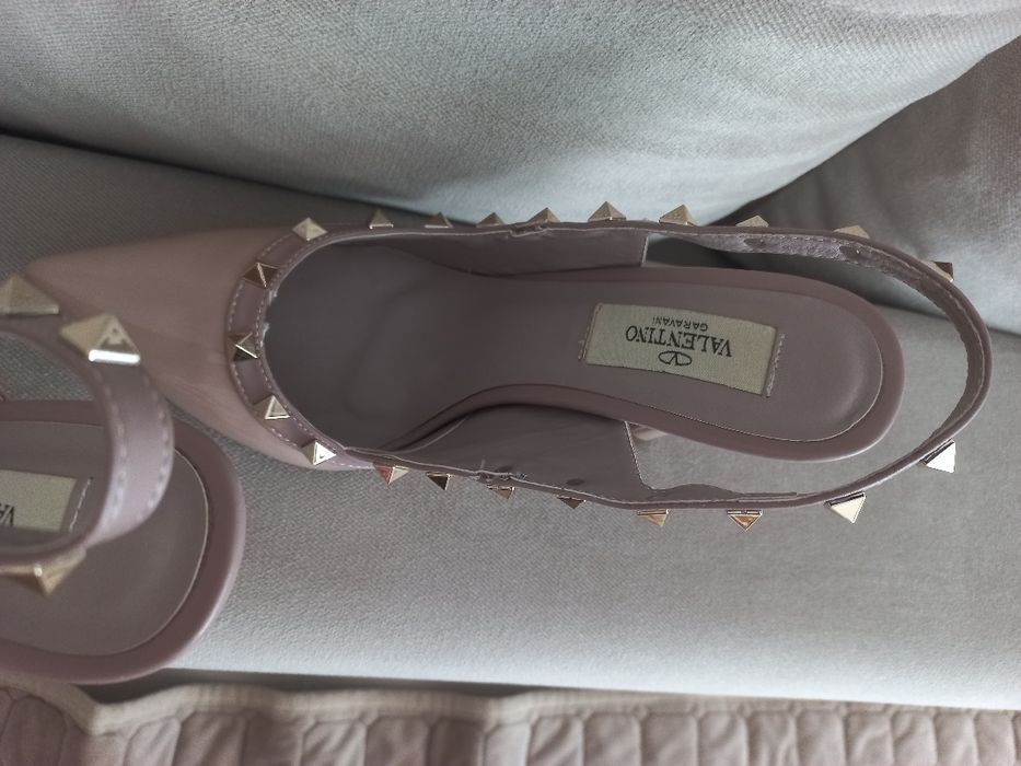 Продам новые туфли Valentino