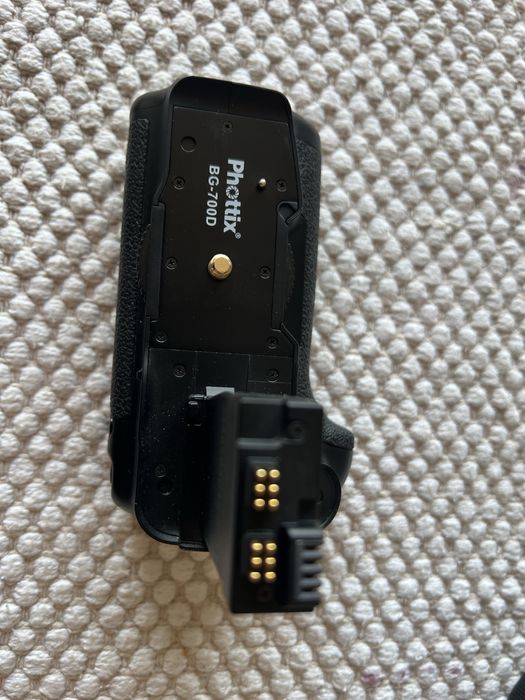 Vand Canon DSLR 600D cu ceva accesorii