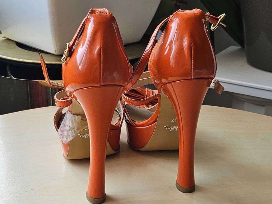 Sandale cu toc inalt si platforma din piele Guban marimea 37