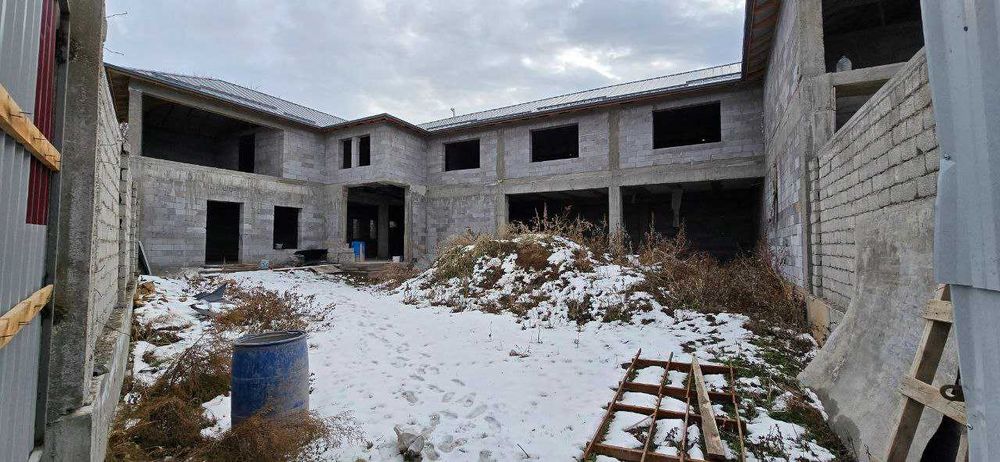 Bo'stonliq tumanida 10 sotix uy joy sotilad.