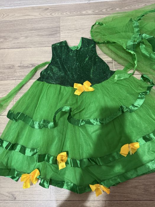 Продам нарядные платья для девочки на 3–5 лет