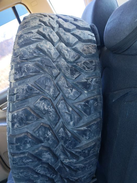 Продам резину Maxxis m/t