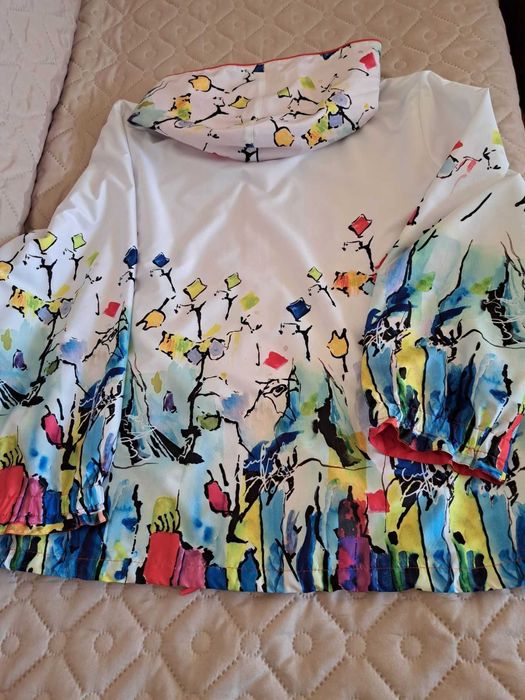 Дамско ЯКЕ – ветровка, размер 3XL, в свежи, слънчеви цветове.