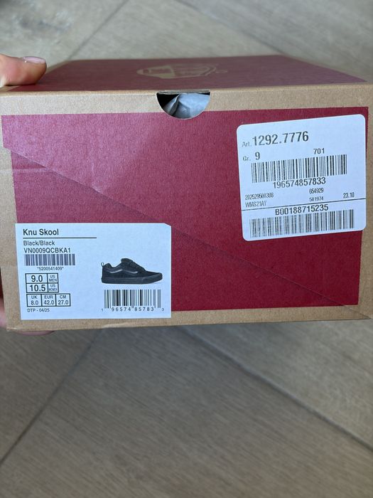 Абсолютно нови оригинални Vans Knu Skool