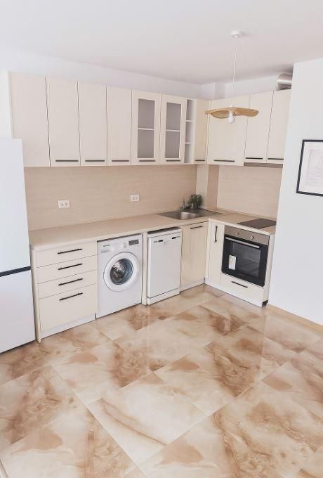 Дава се под наем Тристаен апартамент в Варна, Възраждане 1 - 77 кв.м за 650 € - Снимка #2