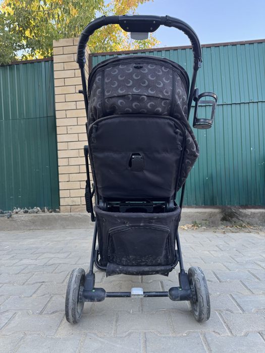 Продам прогулочную коляску.