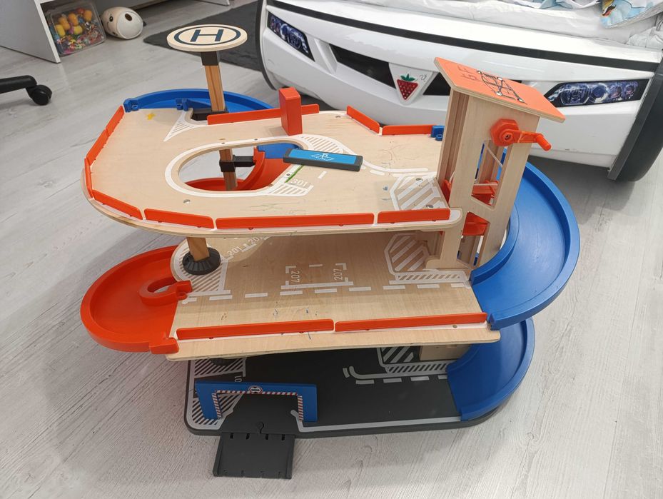 Детска дървена писта/паркинг