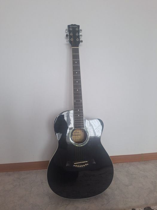 Акустическая гитара