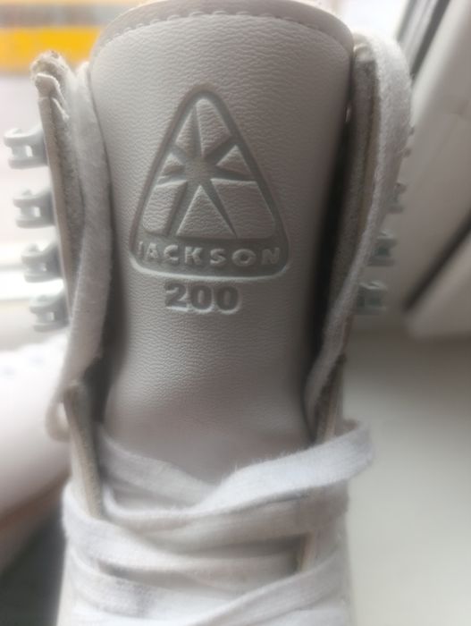 Коньки фигурные Jackson 200 размер 33-34