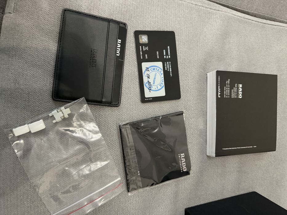 Rado дамски часовник, бяла керамика, 4 диамантчета