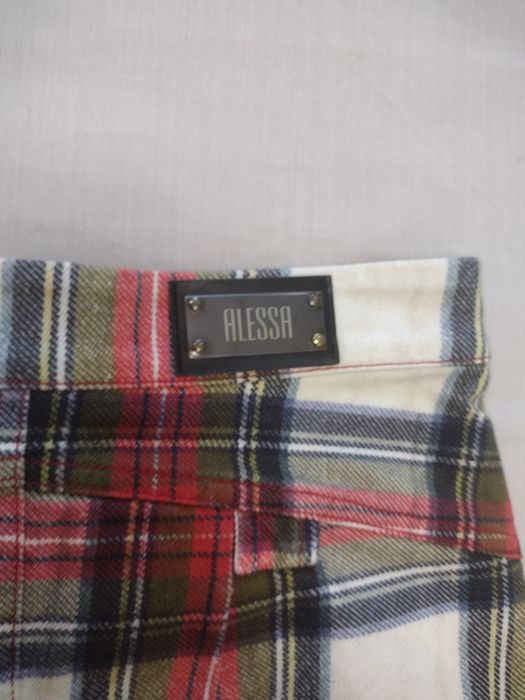 Alessa къса пола