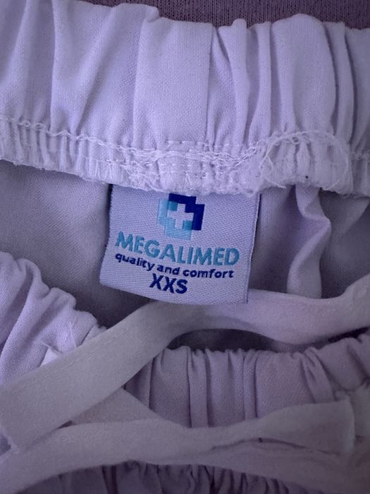 Бял медицински екип megalimed