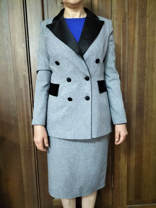 Продам классический костюм