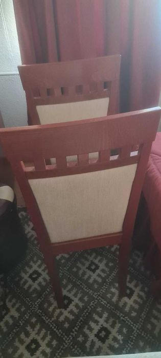 Продавам 4 броя масивни букови стола