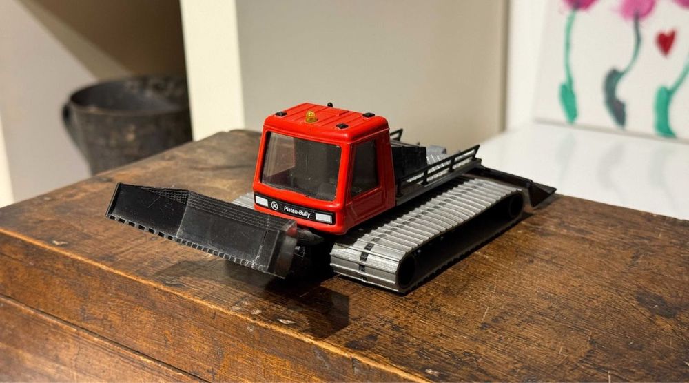SIKU PISTENBULLY 600 1:50 ratrac ski macheta masinuta masina