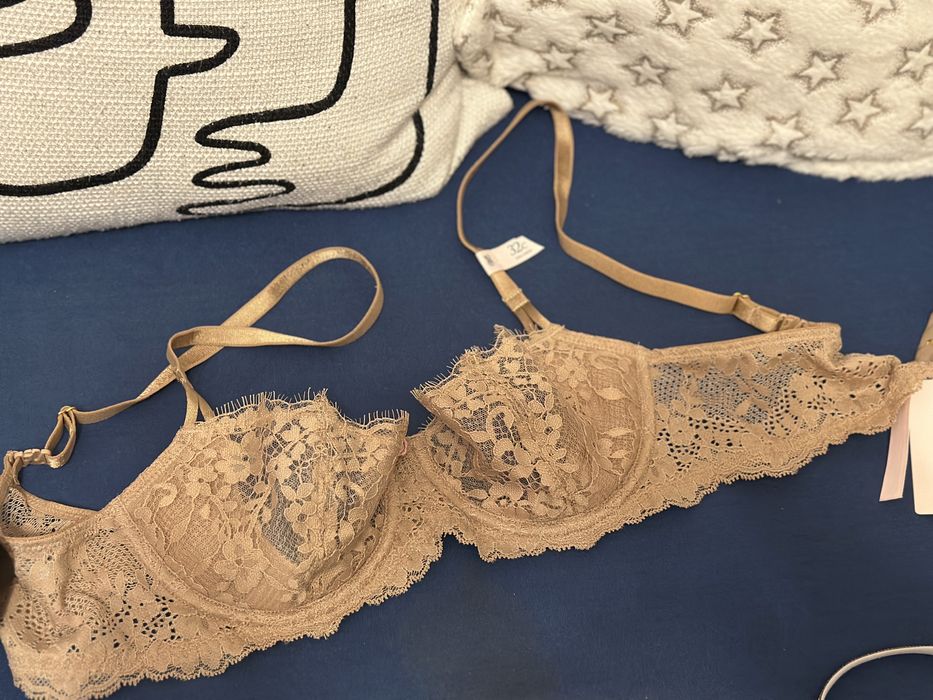 Sutien Victoria Secret nou cu eticheta marime S(32C)