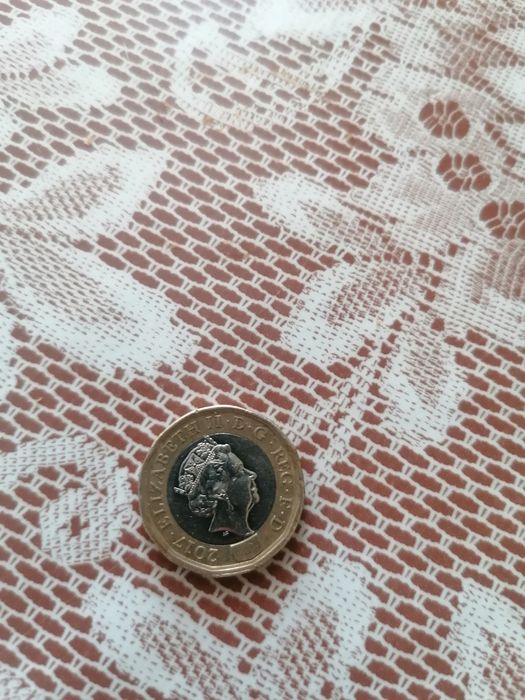 Moneda one pound