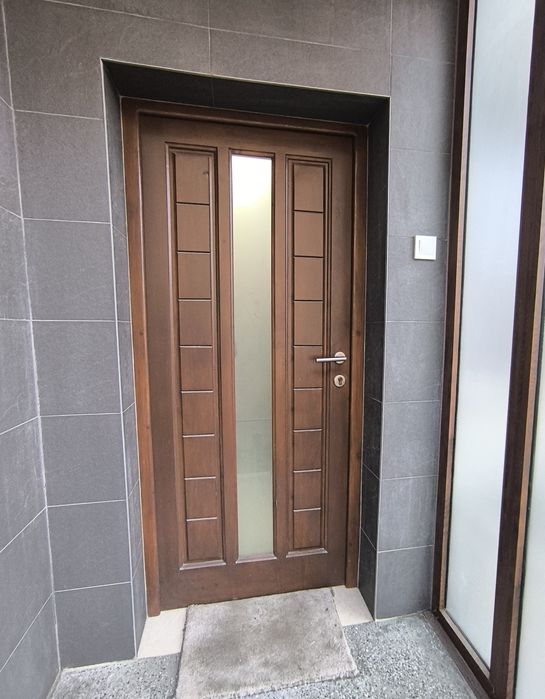 Входна дървена врата 90/200