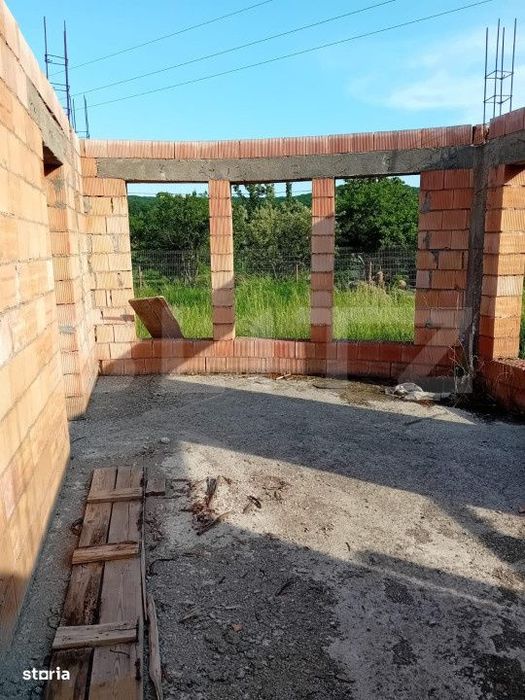 Teren cu casa in constructie,600 mp,Sangeorgiu de Mures