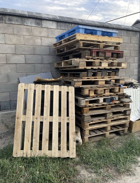 Продам поддоны в хорошем состоянии