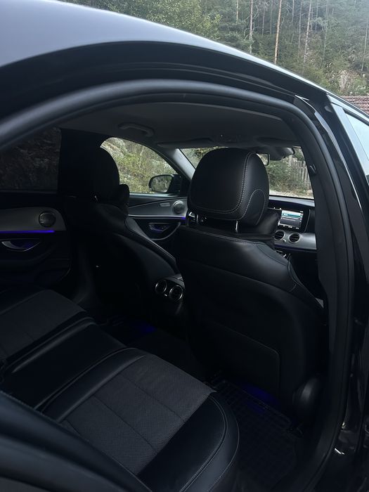 Mercedea-Benz E220