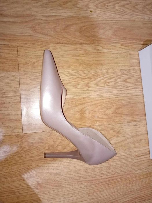 Pantofi cu toc stiletto