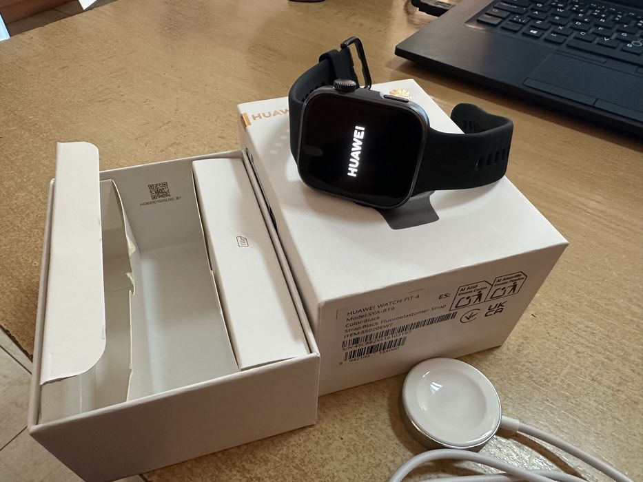 Часовник Huawei Watch Fit 4