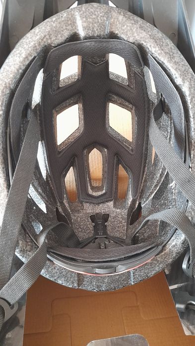 Vând casca bicicleta