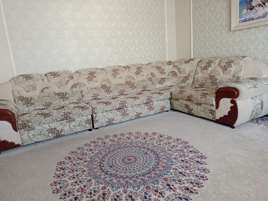 Продам диван  очень хорошего качества