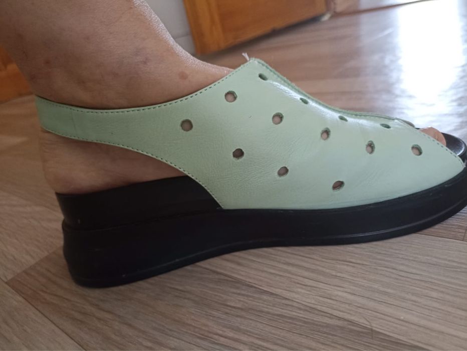 Продам босоножки