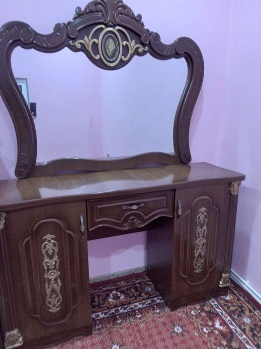 Зеркало с тумбой