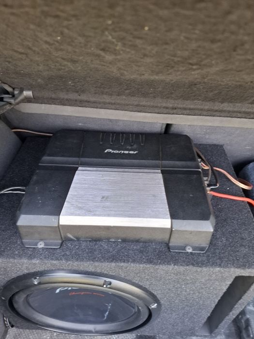 Бас каса и усилвател Pioneer
