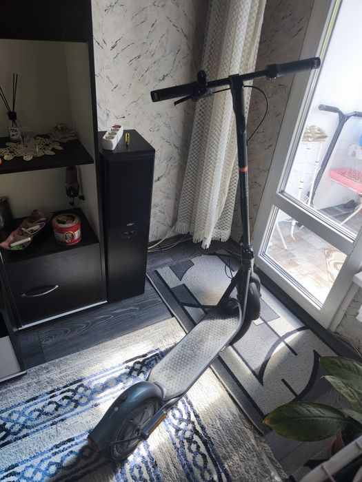 2 броя Електрическа тротинетка Ninebot F2