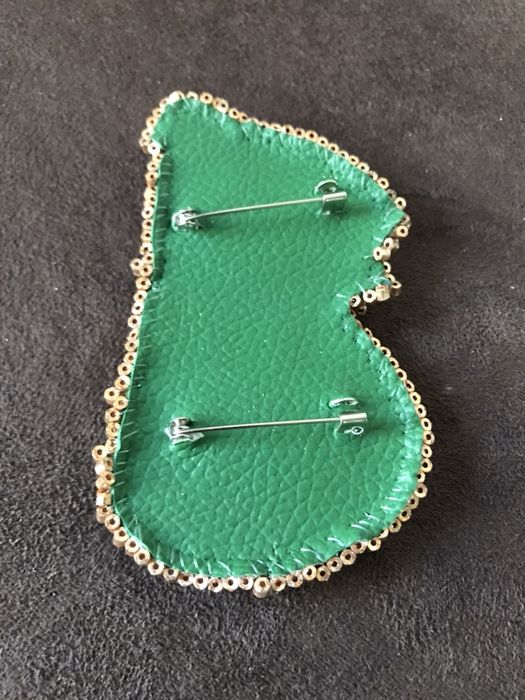 Броши ручая работа